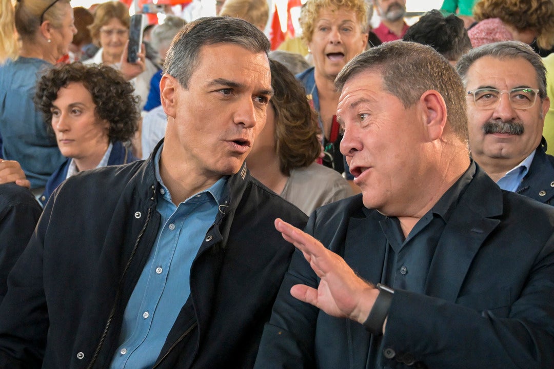 García-Page critica ante Sánchez los pactos con Bildu: "Con los asesinos de ETA ni a la vuelta de la esquina" García-Page critica ante Sánchez los pactos con Bildu: "Con los asesinos de ETA ni a la vuelta de la esquina"