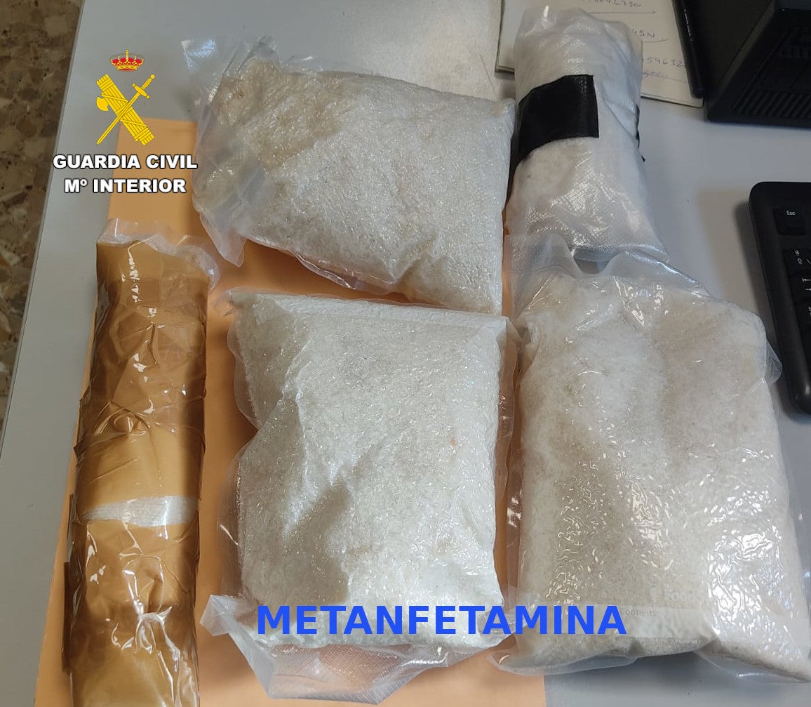Dos detenidos por tráfico de drogas e intervenidos más de 3 kilos de metanfetamina Dos detenidos por tráfico de drogas e intervenidos más de 3 kilos de metanfetamina
