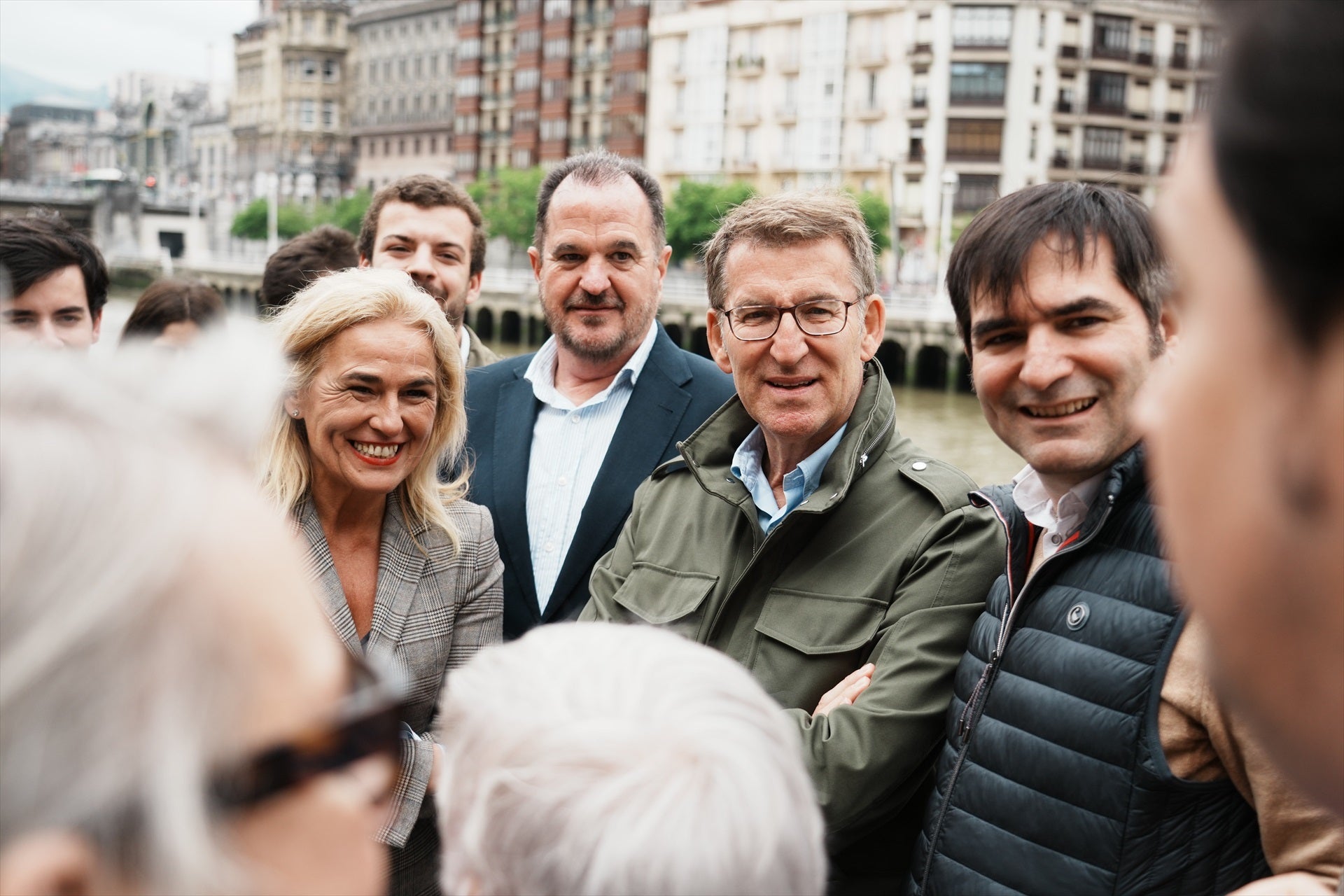 Feijóo pide a Sánchez que se desmarque de Bildu: "Si hay leyes indecentes en España, cambiémosla" Feijóo pide a Sánchez que se desmarque de Bildu: "Si hay leyes indecentes en España, cambiémosla"