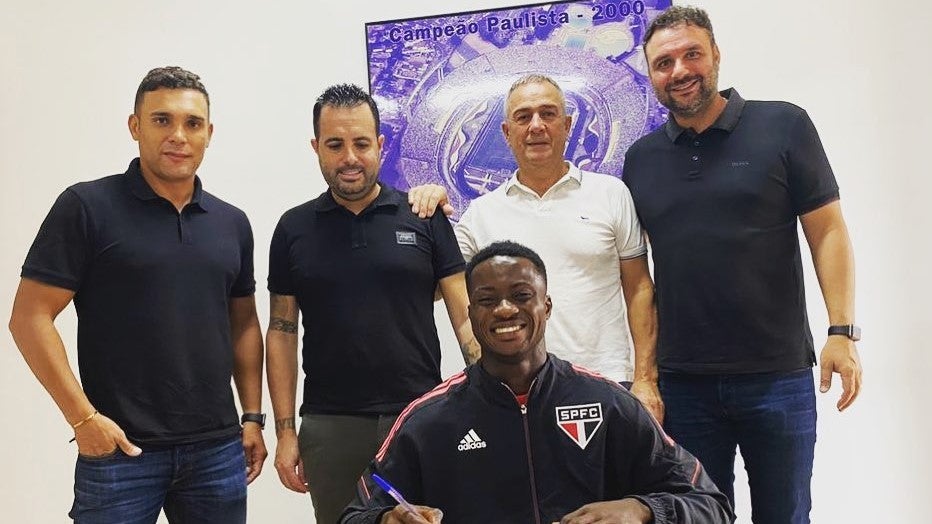 El presidente del Real Murcia, Felipe Moreno, en África hasta final de la semana El presidente del Real Murcia, Felipe Moreno, en África hasta final de la semana