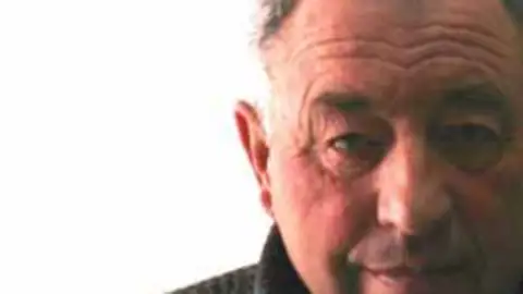 Salvador Pérez, Alcalde de Villarroya Alcalde más veterano de España