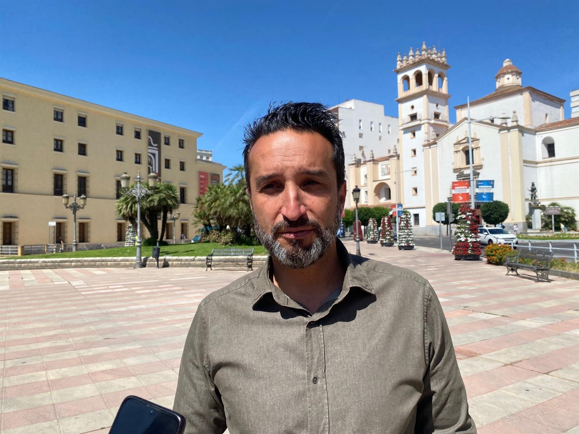PSOE de Badajoz alerta a Guardiola sobre el "aviso a navegantes" que hace Vox al pedir que retiren la bandera arcoíris PSOE de Badajoz alerta a Guardiola sobre el "aviso a navegantes" que hace Vox al pedir que retiren la bandera arcoíris