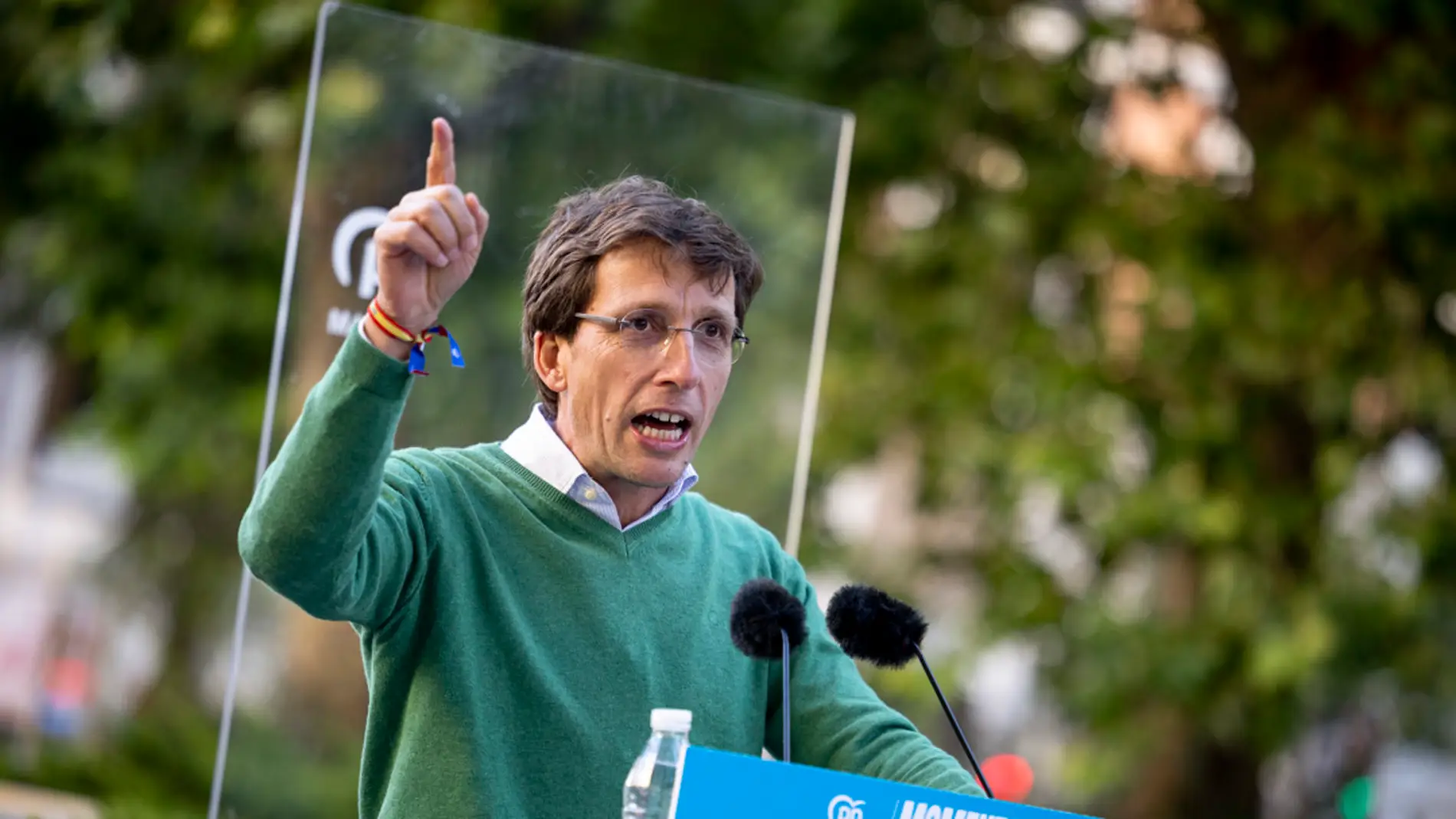 El candidato popular a la alcaldía de Madrid, José Luis Martínez-Almeida, participa en un mitin de campaña este viernes, en Madrid.