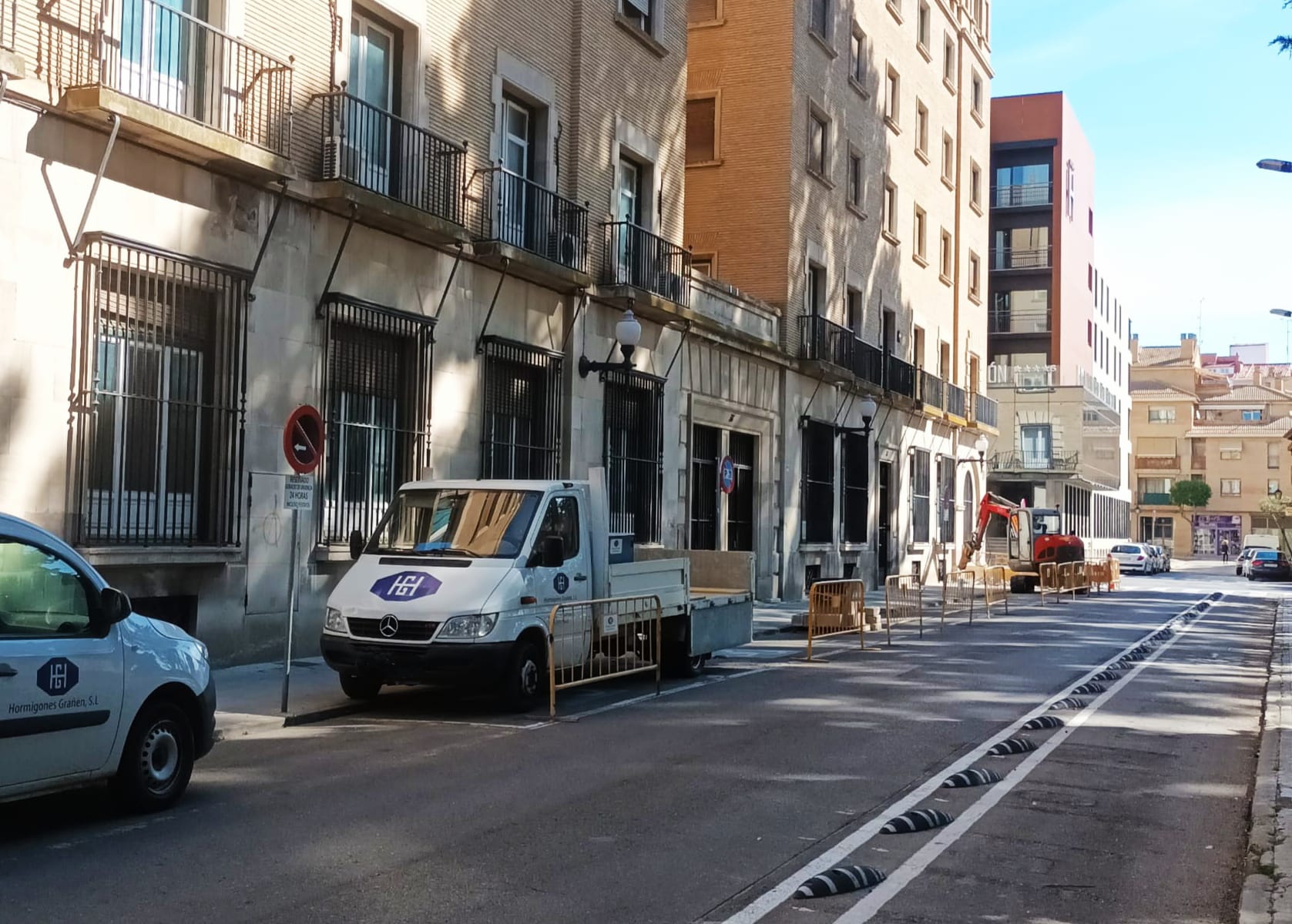 Nueva fase de trabajos de mejora en el acerado en la calle San Jorge en Huesca Nueva fase de trabajos de mejora en el acerado en la calle San Jorge en Huesca