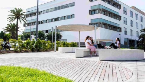 Alumnos en el campus de la Universidad de Las Palmas de Gran Canaria