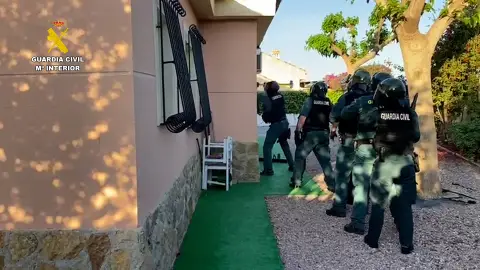La Guardia Civil ha detenido a 22 personas en los últimos días en cinco actuaciones por el cultivo de cannabis en la Región La Guardia Civil ha detenido a 22 personas en los últimos días en cinco actuaciones por el cultivo de cannabis en la Región