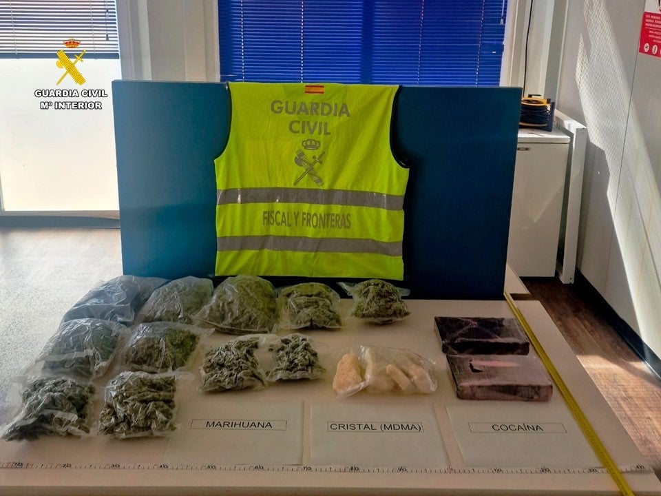 Detenido cuando pretendía embarcar en Dénia con más de cinco kilos de droga con destino a Ibiza Detenido cuando pretendía embarcar en Dénia con más de cinco kilos de droga con destino a Ibiza