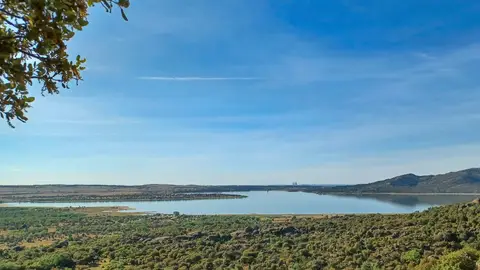Estado del embalse de Santillana (Manzanares el Real), este miércoles Estado del embalse de Santillana (Manzanares el Real), este miércoles. EFE/ Juan Carlos Fraile