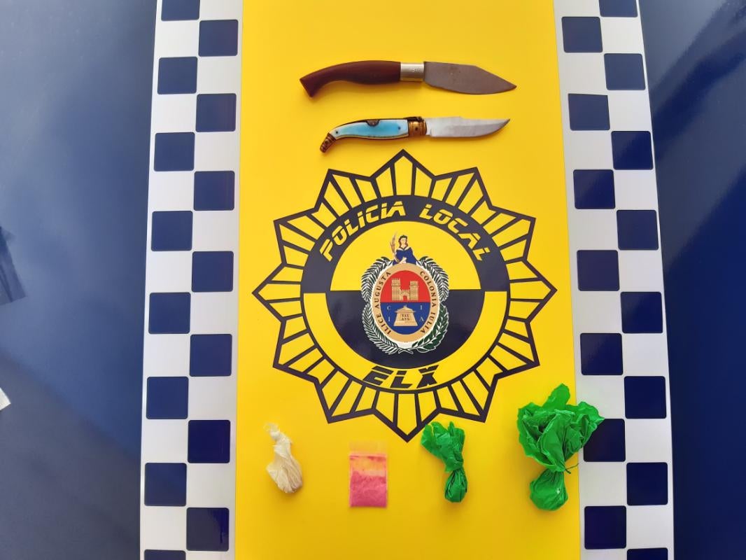 La Policía Local de Elche detiene a un hombre por conducir drogado La Policía Local de Elche detiene a un hombre por conducir drogado