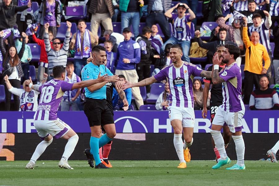 El Valladolid lamenta que el fútbol español dependa de una institución con "nula exigencia y decisiones incomprensibles" El Valladolid lamenta que el fútbol español dependa de una institución con "nula exigencia y decisiones incomprensibles"