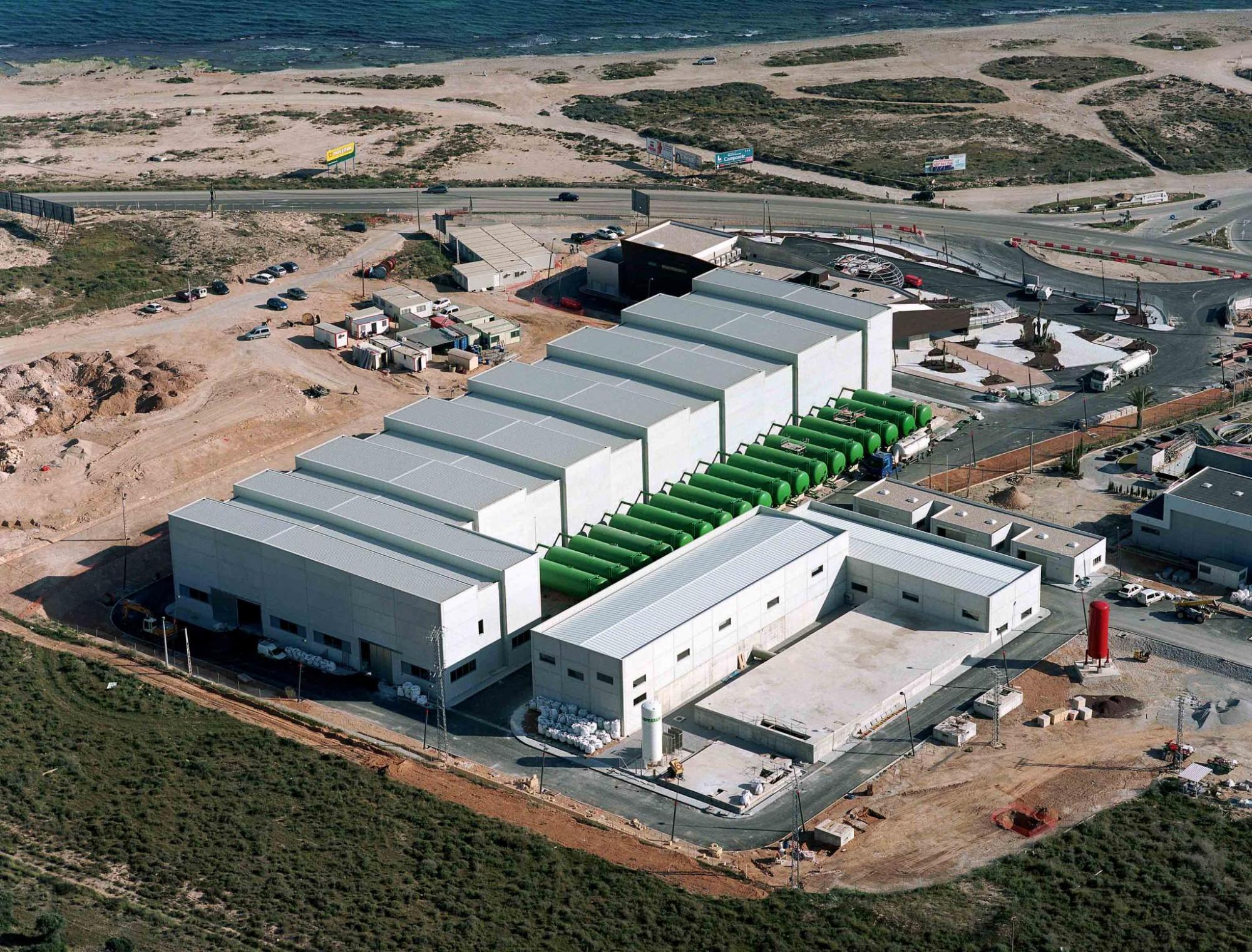 La Mancomunidad invertirá casi 200 millones de euros para reducir la huella de carbono y minimizar el consumo eléctrico en desaladoras La Mancomunidad invertirá casi 200 millones de euros para reducir la huella de carbono y minimizar el consumo eléctrico en desaladoras