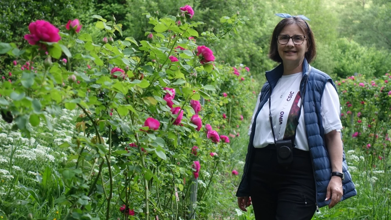 Carmen Martínez con la Rosa Narcea
