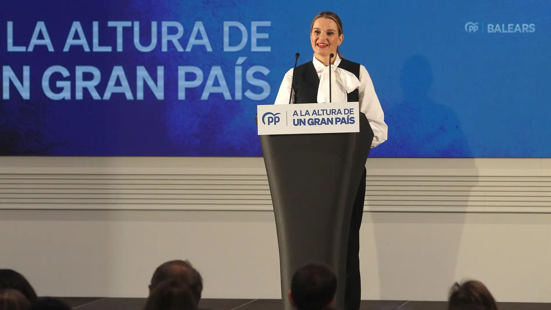 La candidata del PP balear Marga Prohens promete reducir la "maraña legislativa" y la burocracia 