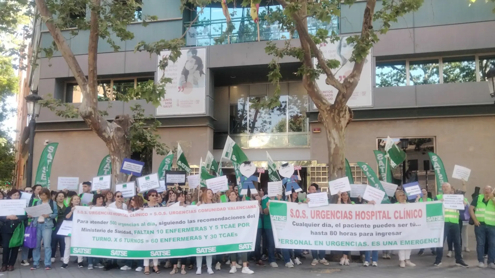 El sindicato ha convocado la concentración a las puertas de la Consellería de Sanidad