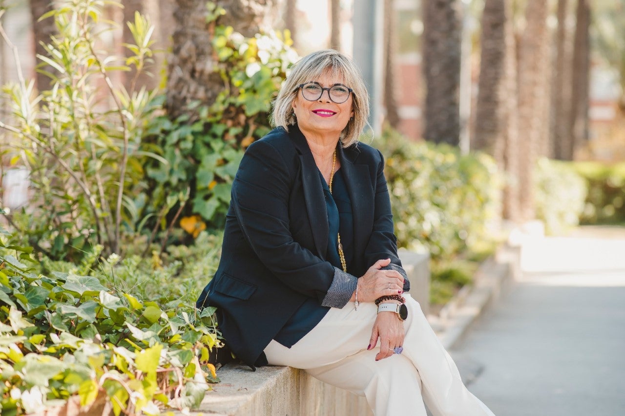 La alcaldesa de Santa Pola renuncia a su sueldo municipal y cobrará solo de la Diputación Provincial por su cargo de diputada La alcaldesa de Santa Pola renuncia a su sueldo municipal y cobrará solo de la Diputación Provincial por su cargo de diputada