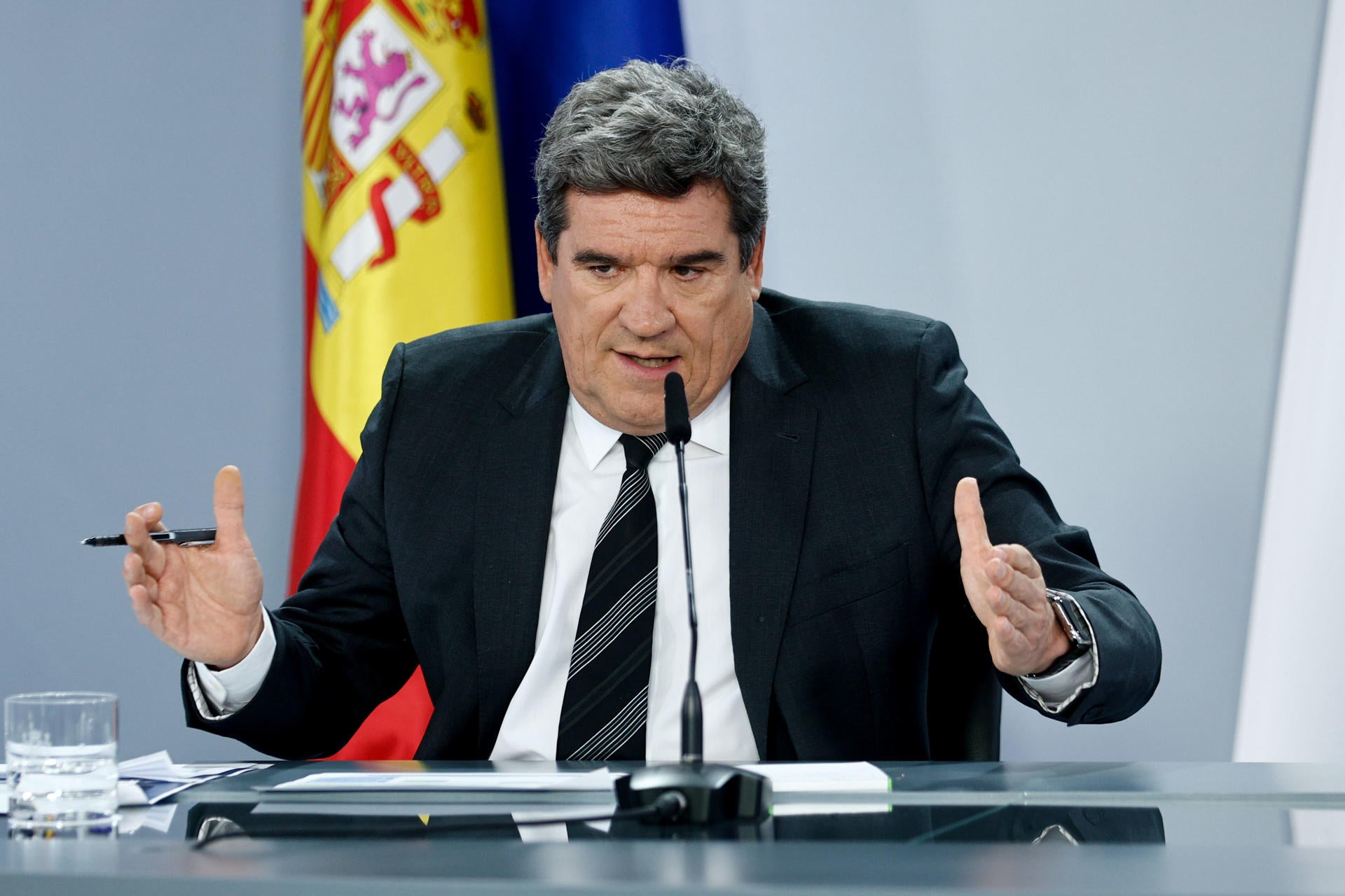 Gonzalo Bernardos duda de los números de Escrivá sobre las jubilaciones: "Se los ha dicho la bruja Lola" Gonzalo Bernardos duda de los números de Escrivá sobre las jubilaciones: "Se los ha dicho la bruja Lola"