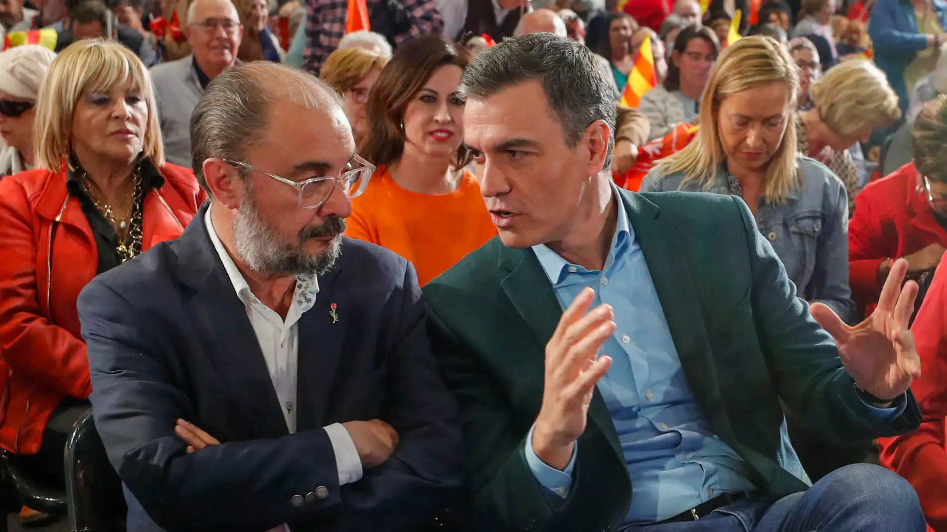 El presidente del Gobierno, Pedro Sánchez, y el presidente del gobierno de Aragón, Javier Lambán.