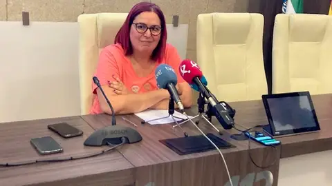 La UME despliega 120 efectivos en el incendio en Pinofranqueado, que ha obligado a confinar a 80 vecinos de Ovejuela La UME despliega 120 efectivos en el incendio en Pinofranqueado, que ha obligado a confinar a 80 vecinos de Ovejuela
