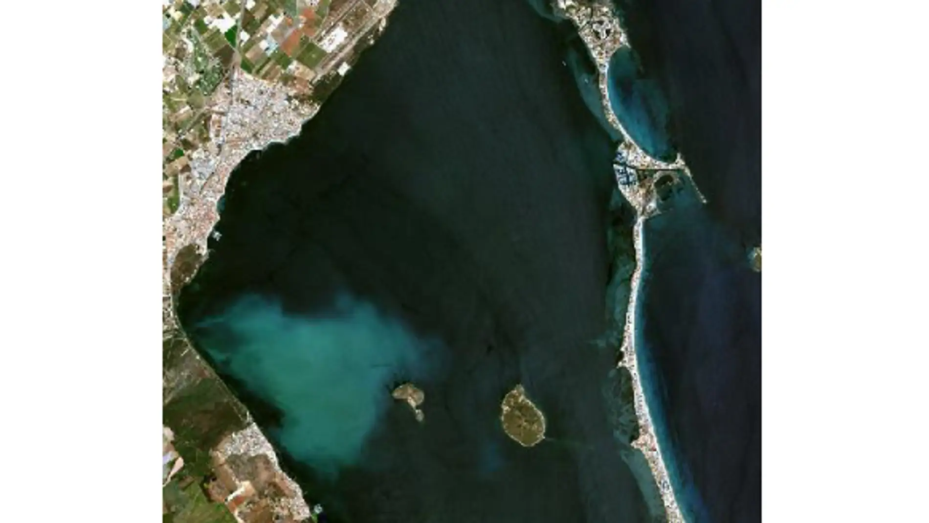El IEO avisa de la aparición en el Mar Menor de una gran mancha de color blanquecino-verdoso 