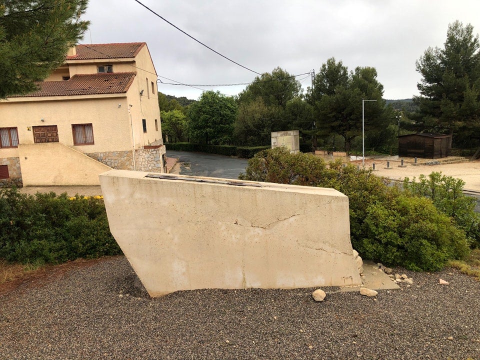 Roban el Monumento al Ciclista del Xorret del Catí, escenario de varias llegadas en alto de La Vuelta Roban el Monumento al Ciclista del Xorret del Catí, escenario de varias llegadas en alto de La Vuelta
