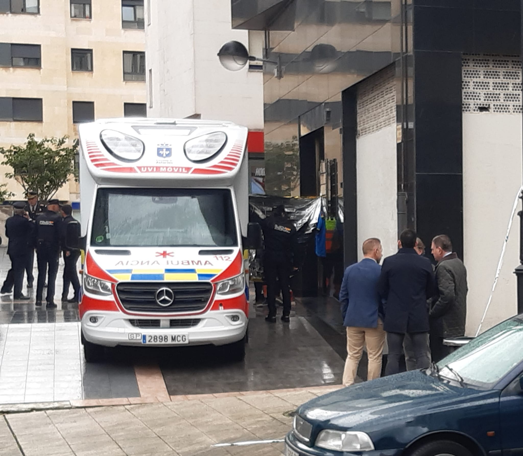 Fallecen dos mellizas de 12 años al caer desde un piso en Oviedo Fallecen dos mellizas de 12 años al caer desde un piso en Oviedo