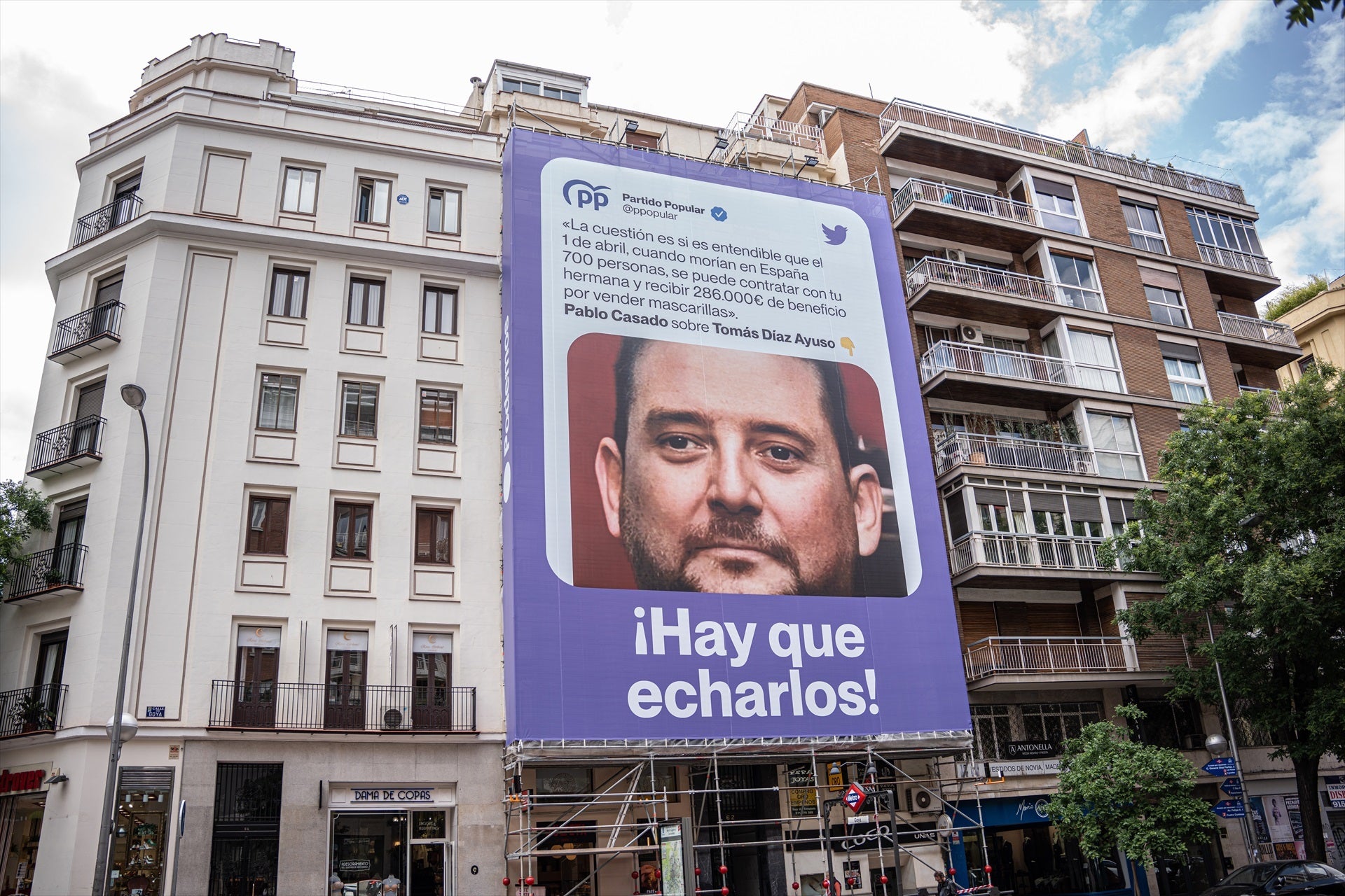 El PP denuncia la lona de Podemos ante la Junta Electoral El PP denuncia la lona de Podemos ante la Junta Electoral