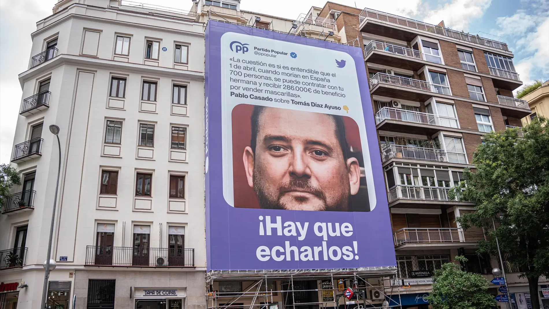 Borja Sémper califica de "indecente" y "peligroso" el cartel de Podemos sobre Tomás Díaz Ayuso