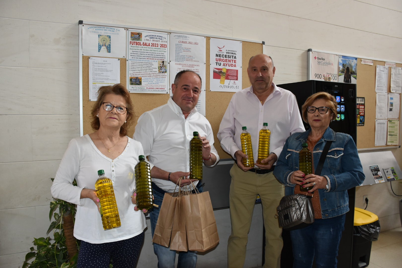 Llamamiento para aportar aceite en la campaña vecinal dirigida a Cáritas Llamamiento para aportar aceite en la campaña vecinal dirigida a Cáritas