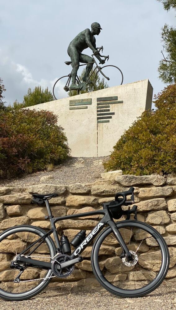 El Monumento al Ciclista del Xorret del Catí que ha sido robado