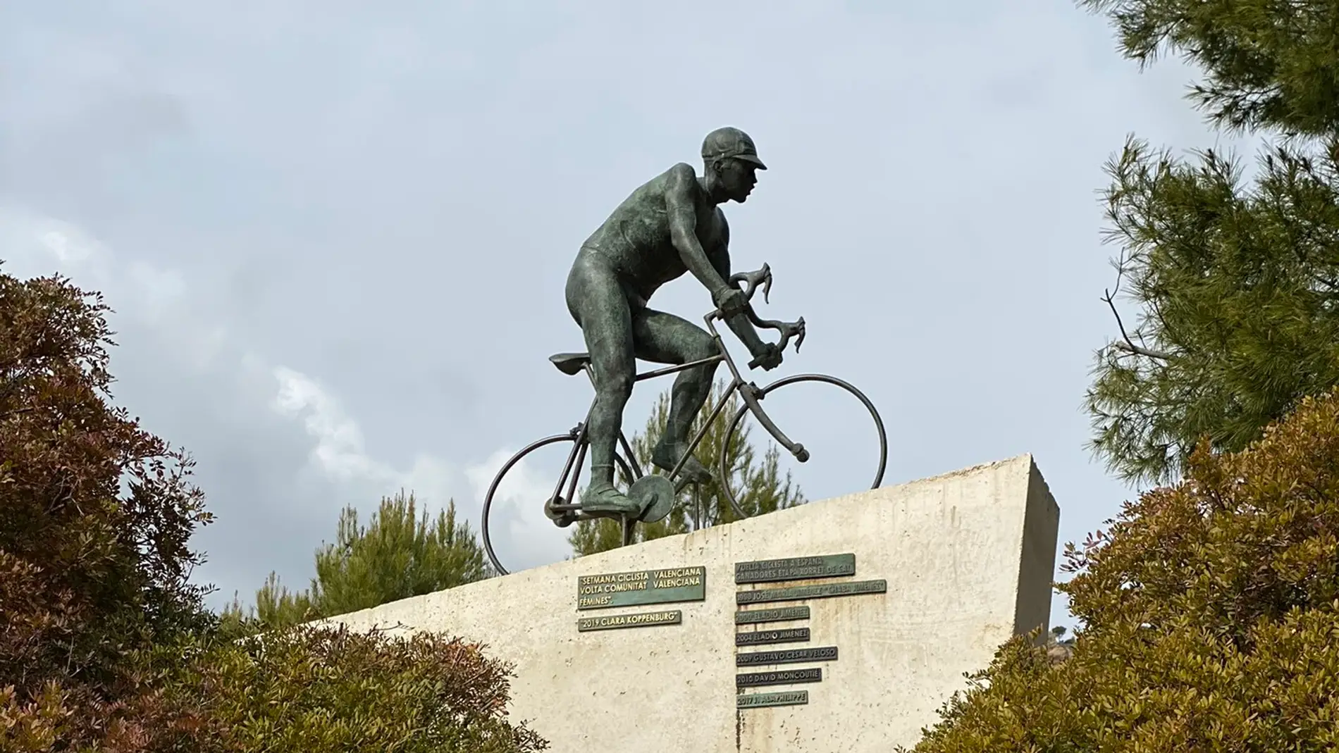 El Monumento al Ciclista del Xorret del Catí que ha sido robado