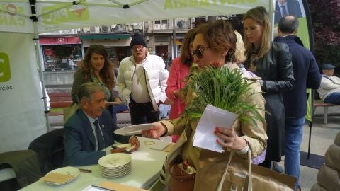 Miguel &Aacute;ngel Revilla firmado un plato en campa&ntilde;a