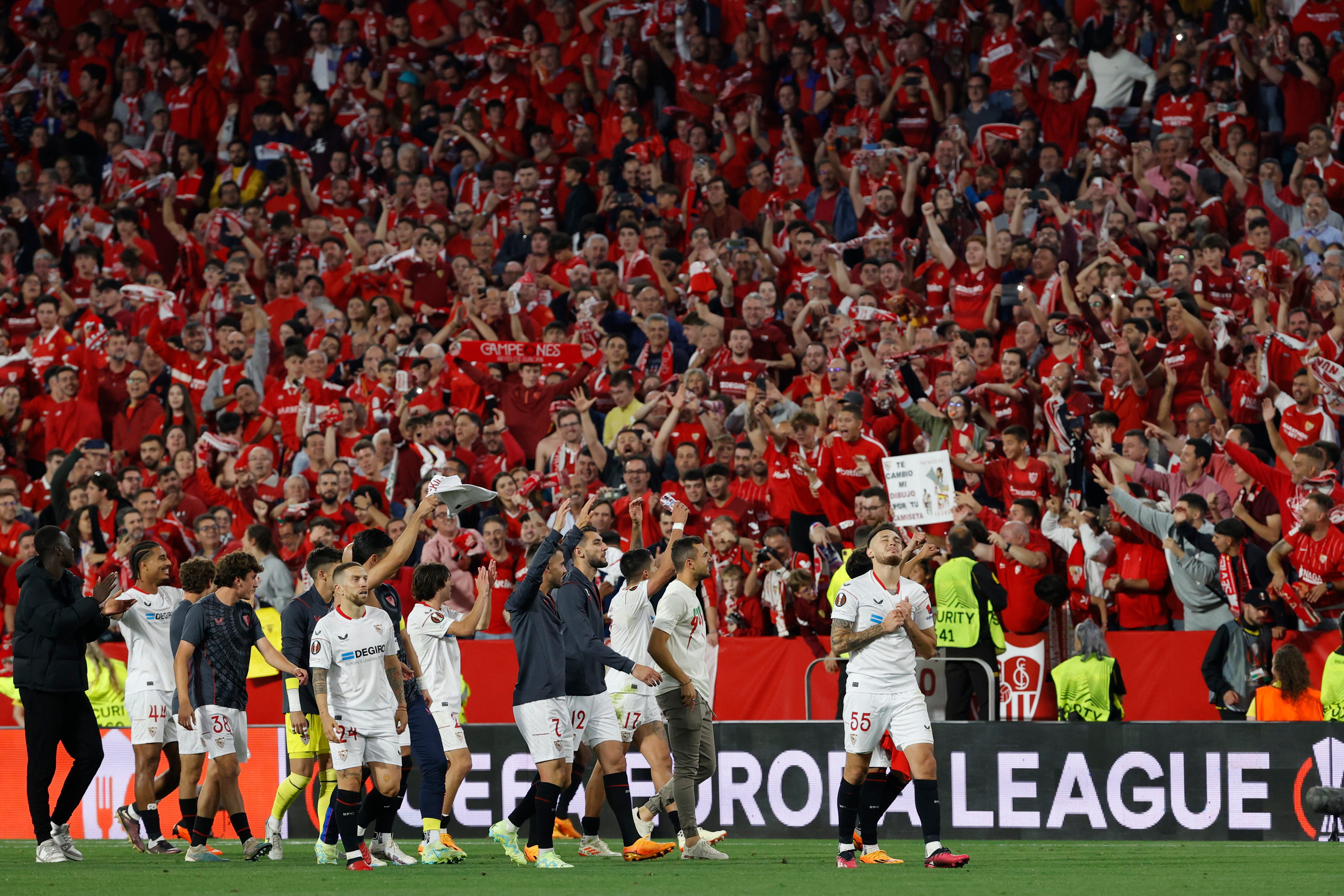El Sevilla recibe la placa de oro de la Real Orden del Mérito Deportivo El Sevilla recibe la placa de oro de la Real Orden del Mérito Deportivo