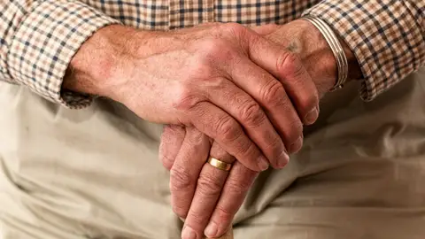El cansancio de vivir en personas mayores: "La profunda sensación de que el viaje ha terminado" El cansancio de vivir en personas mayores: "La profunda sensación de que el viaje ha terminado"
