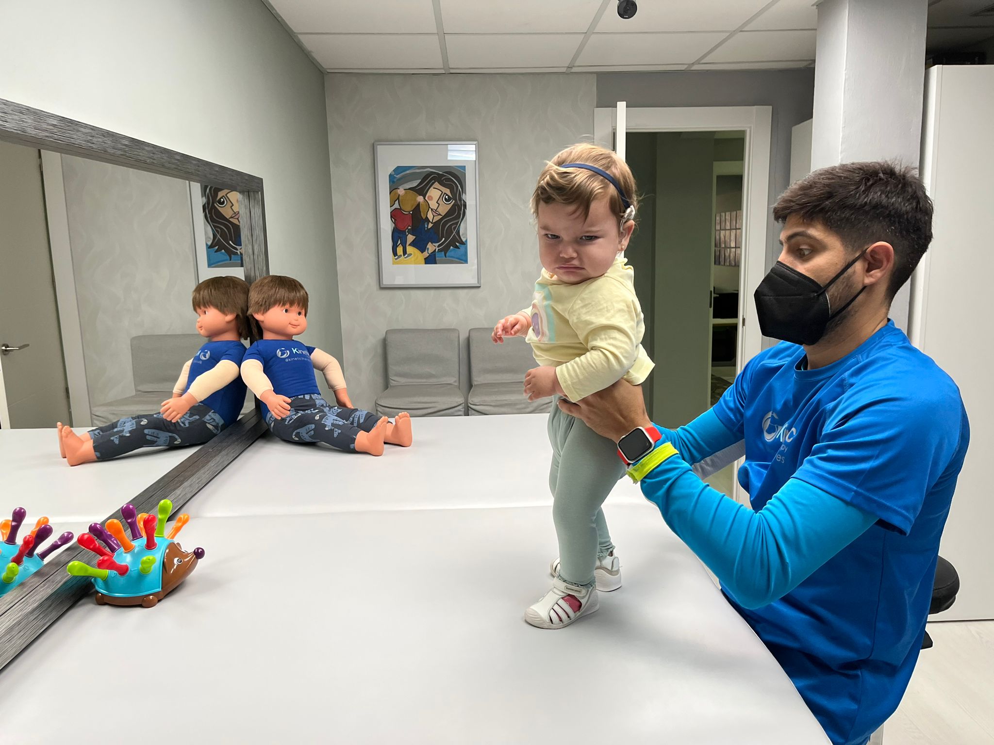 Familiares de niños con necesidades especiales de Alicante critican el recorte de consellería a los tratamientos de Atención Temprana Familiares de niños con necesidades especiales de Alicante critican el recorte de consellería a los tratamientos de Atención Temprana