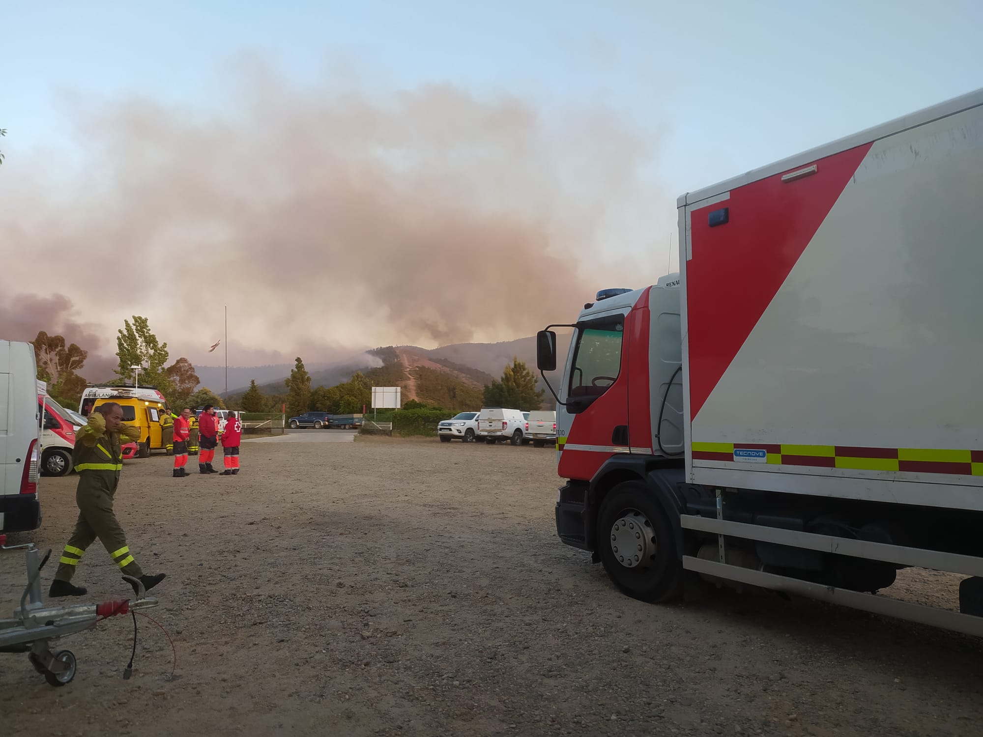 400 efectivos trabajan sobre el terreno en el Incendio Forestal de Pinofranqueado, 230 pertenecen a la UME 400 efectivos trabajan sobre el terreno en el Incendio Forestal de Pinofranqueado, 230 pertenecen a la UME