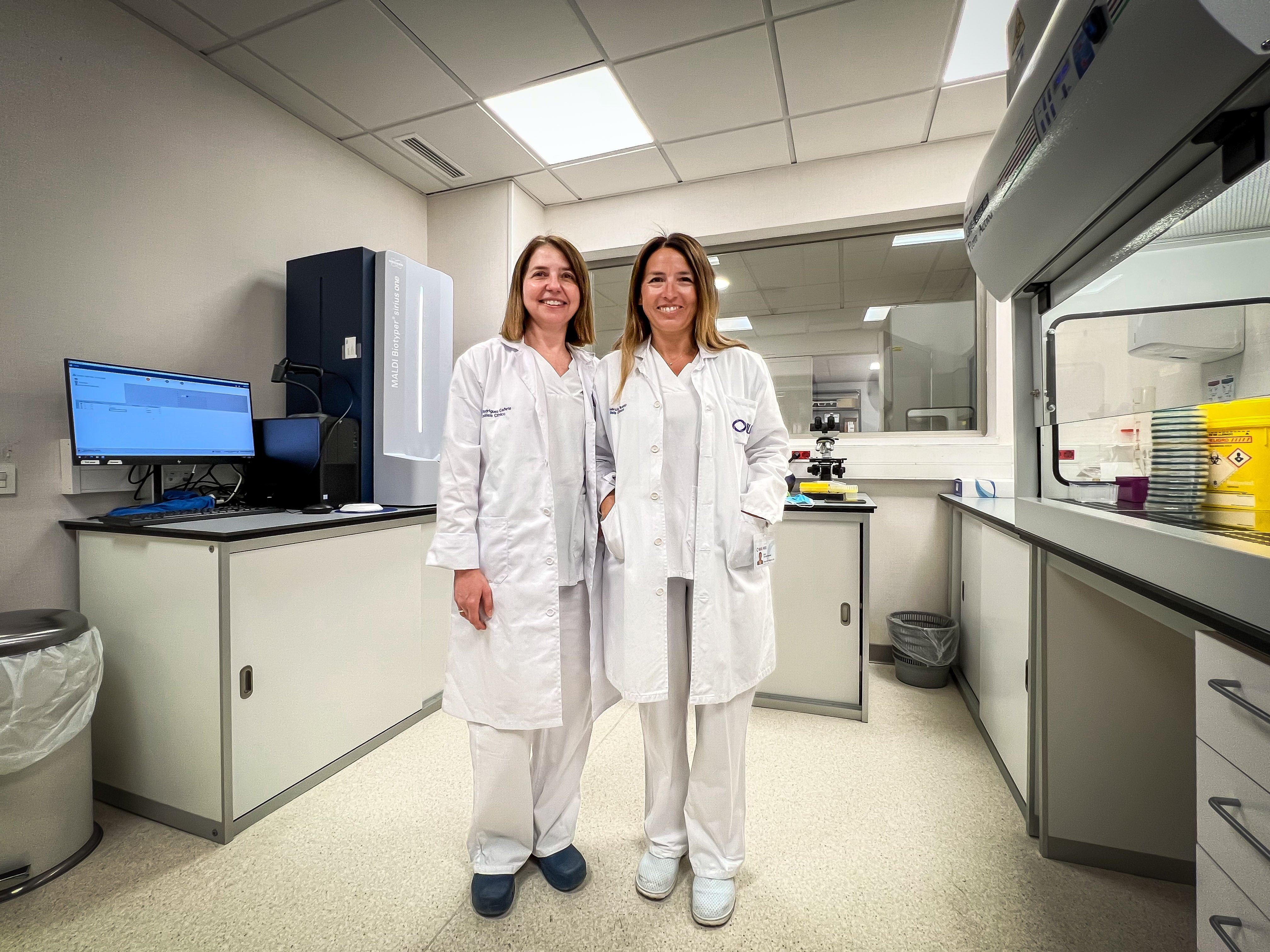 Analiza incorpora en HLA El Ángel la técnica MALDI-TOF, con la que es posible identificar microorganismos en pocos minutos Analiza incorpora en HLA El Ángel la técnica MALDI-TOF, con la que es posible identificar microorganismos en pocos minutos
