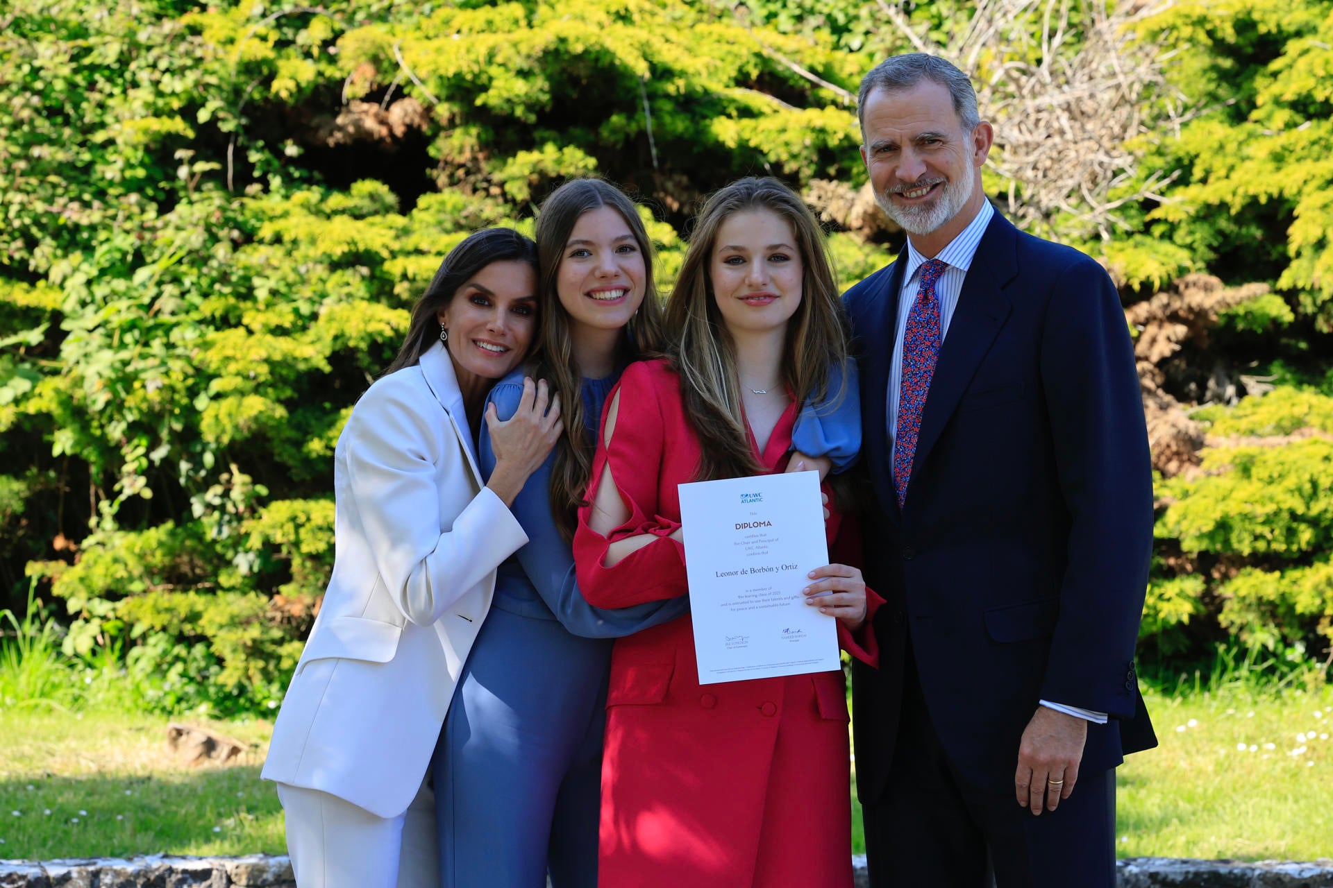 El selfie de la familia real en la graduación de Leonor del que todo el mundo habla El selfie de la familia real en la graduación de Leonor del que todo el mundo habla