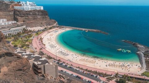 Imagen aérea de la Playa de Mogán en el sur de la isla de Gran Canaria