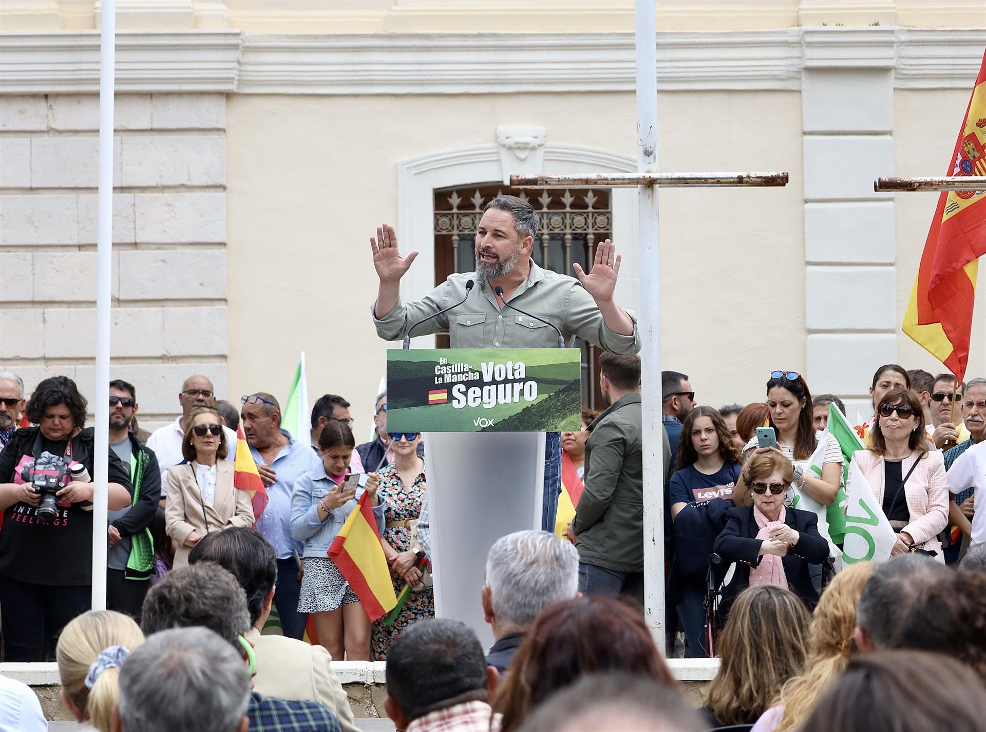 Abascal en Ciudad Real: "En el PP son un poco chulos, no pueden contar con los votos gratis de Vox para gobernar" Abascal en Ciudad Real: "En el PP son un poco chulos, no pueden contar con los votos gratis de Vox para gobernar"