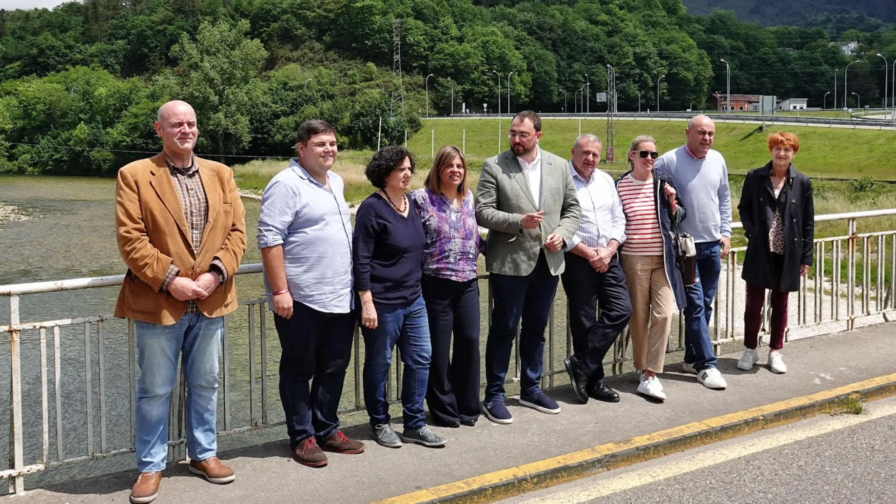 Adri&aacute;n Barb&oacute;n durante la visita al puente Emilio Llamedo
