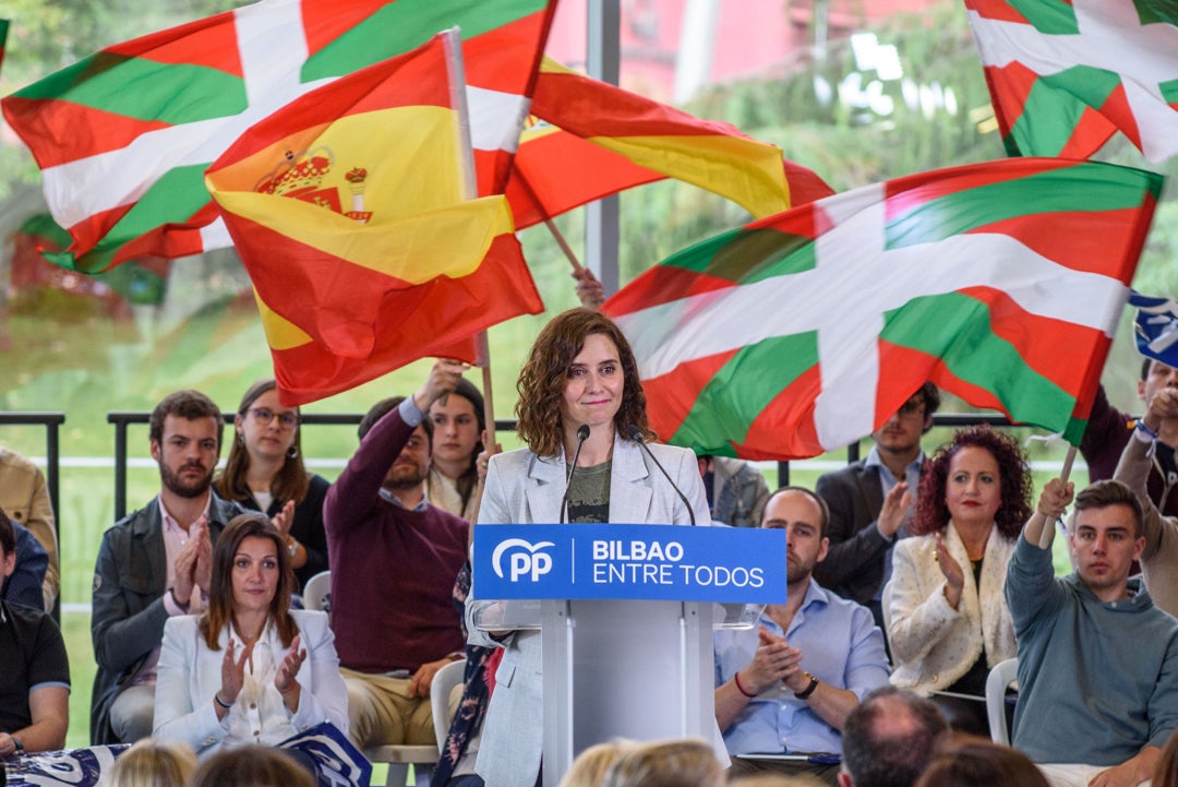 Ayuso insiste en la ilegalización de Bildu: "Es una batalla que se debería dar" Ayuso insiste en la ilegalización de Bildu: "Es una batalla que se debería dar"