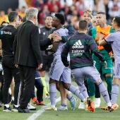La RFEF cesa a Iglesias Villanueva y otros cinco árbitros de VAR tras la polémica de Mestalla