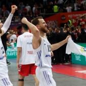 Sergio Rodríguez y Dzanan Musa celebran la victoria en la final de la Euroliga