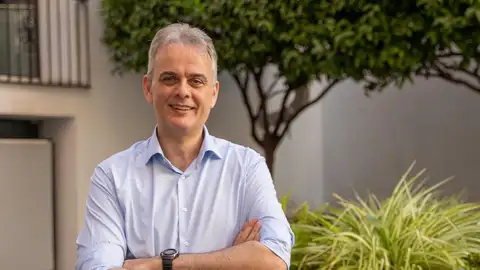 Héctor Illueca, candidato de Unides Podem Esquerra Unida. Héctor Illueca, candidato de Unides Podem Esquerra Unida.