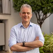 Héctor Illueca, candidato de Unides Podem Esquerra Unida. Héctor Illueca, candidato de Unides Podem Esquerra Unida.
