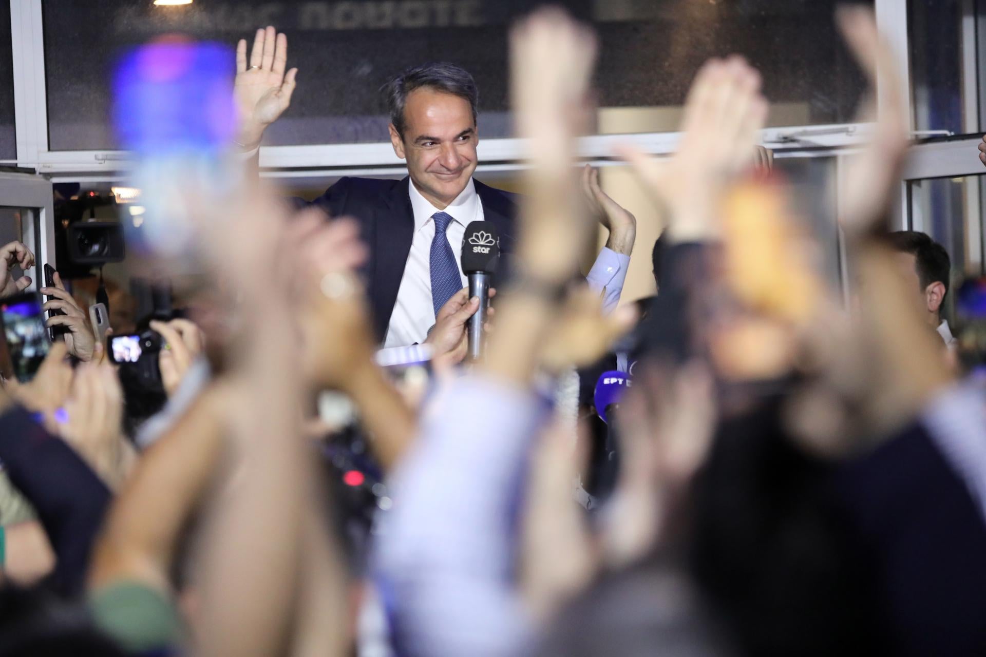 El conservador Mitsotakis se queda a las puertas de la mayoría absoluta en Grecia El conservador Mitsotakis se queda a las puertas de la mayoría absoluta en Grecia