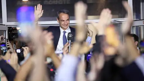El conservador Mitsotakis se queda a las puertas de la mayoría absoluta en Grecia El conservador Mitsotakis se queda a las puertas de la mayoría absoluta en Grecia