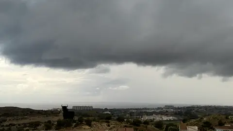 marina baixa la vila joiosa cielos cubiertos con lluvia y tormenta marina baixa la vila joiosa cielos cubiertos con lluvia y tormenta