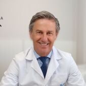 El doctor Ricardo Ruiz Rodríguez, médico dermatólogo.