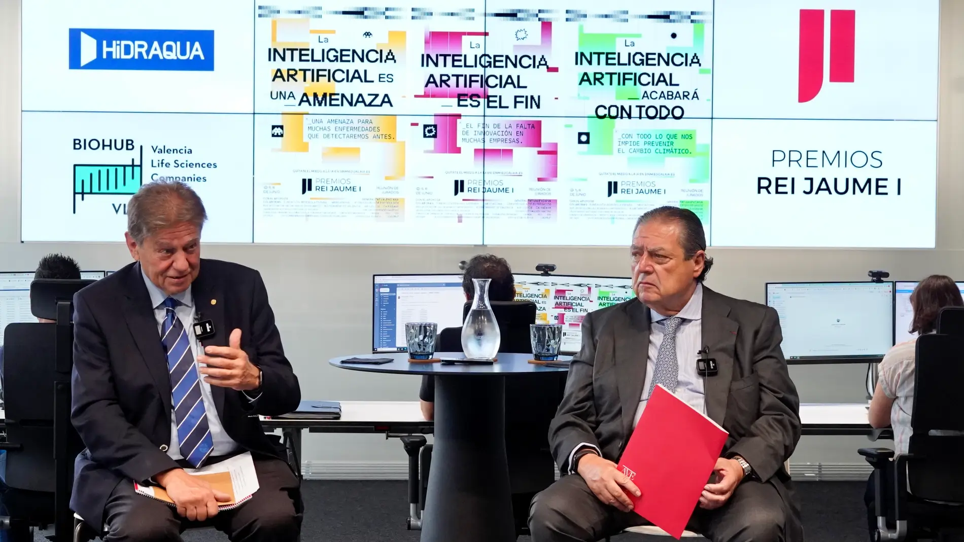Javier Quesada junto al presidente de la Fudnación, Vicente Boluda, han presentado las novedades de este año